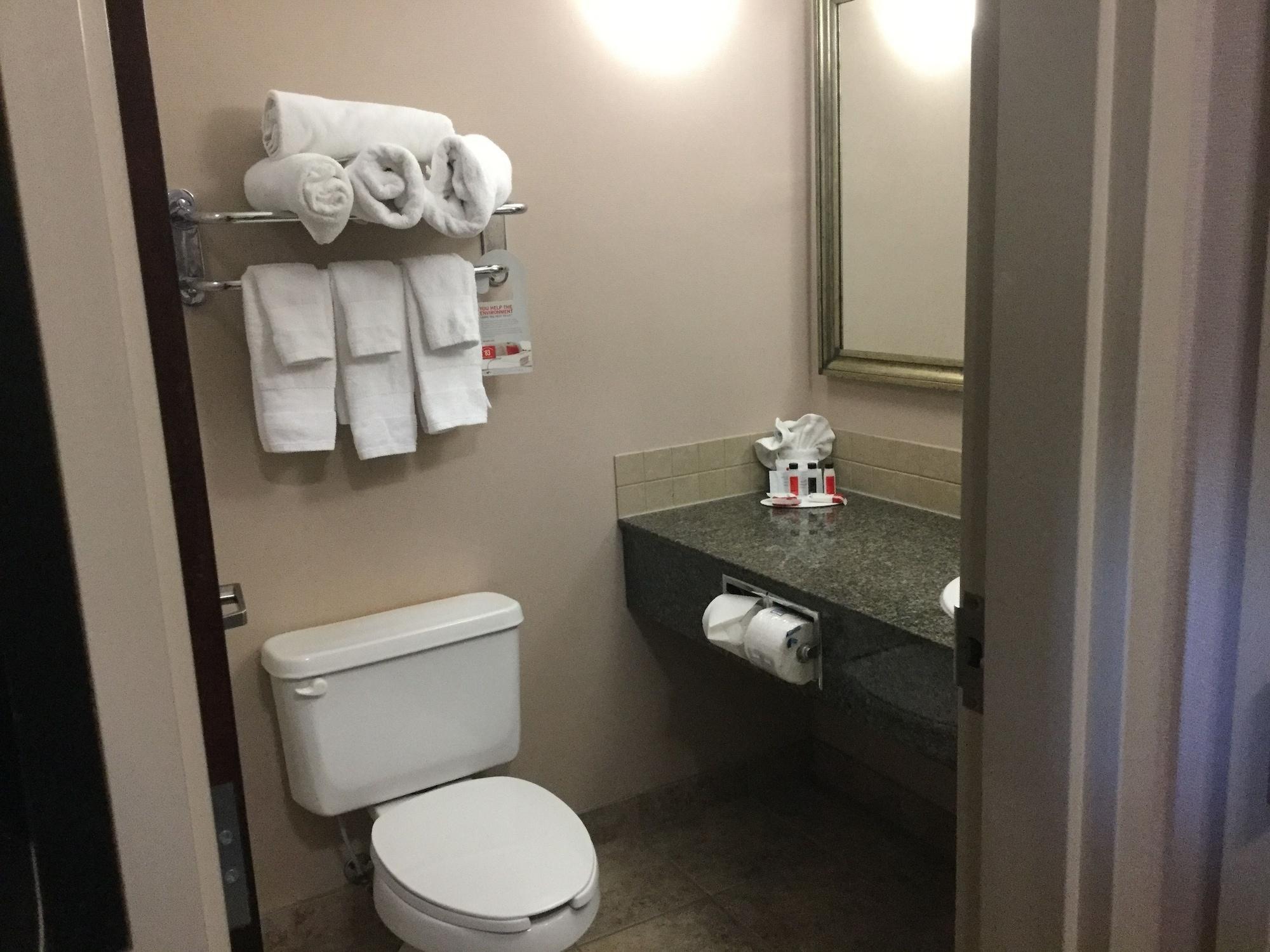 Ramada By Wyndham Brooks Otel Dış mekan fotoğraf