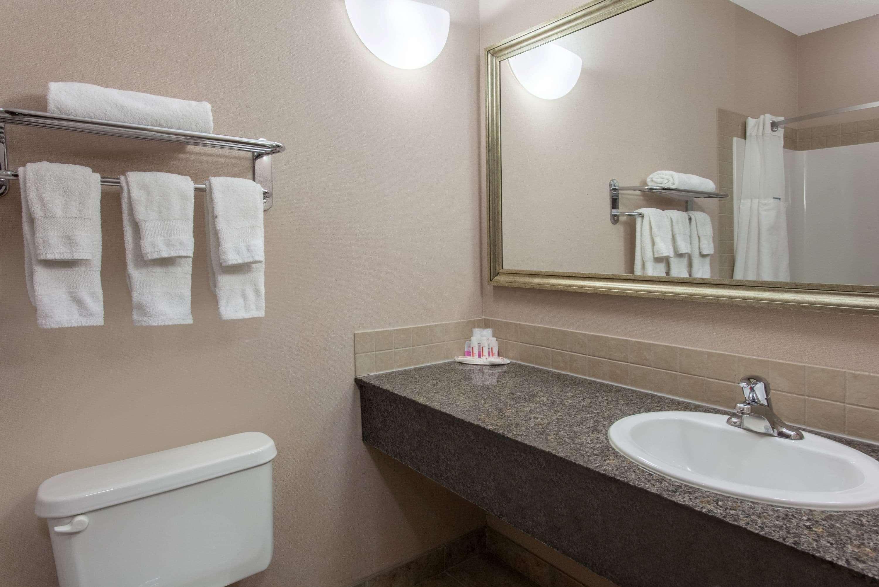 Ramada By Wyndham Brooks Otel Dış mekan fotoğraf