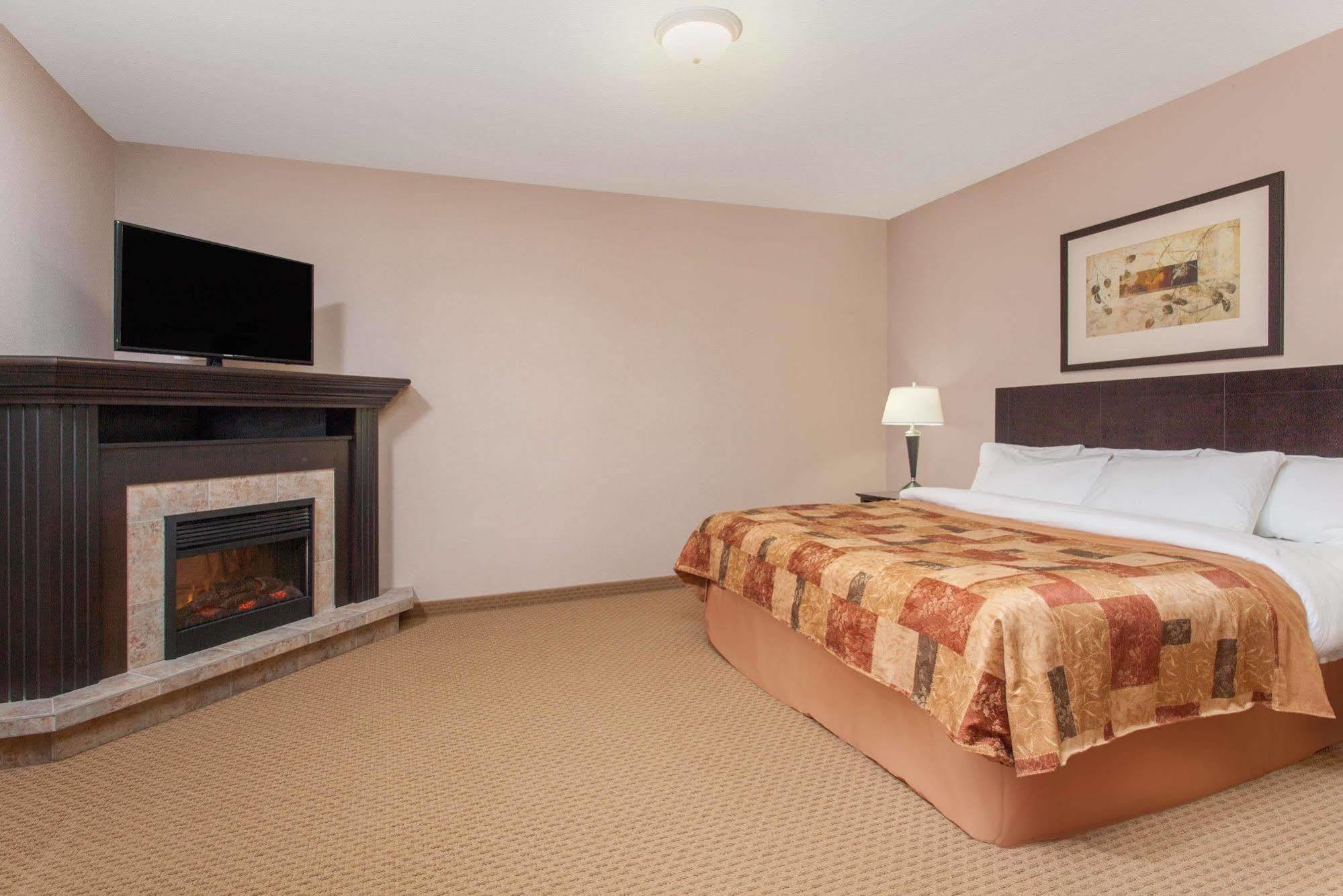 Ramada By Wyndham Brooks Otel Dış mekan fotoğraf