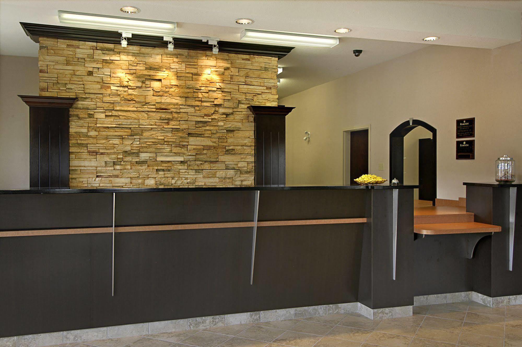 Ramada By Wyndham Brooks Otel Dış mekan fotoğraf